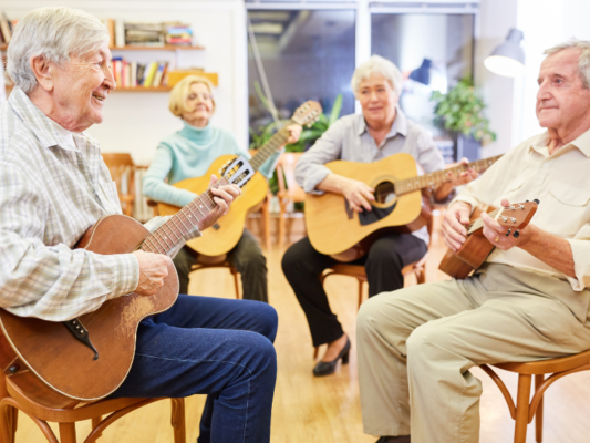 7 Music Therapy Benefits for Seniors